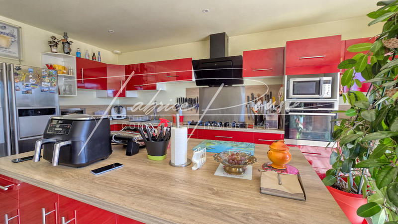 Propriété - 195 m² - 6 pièces