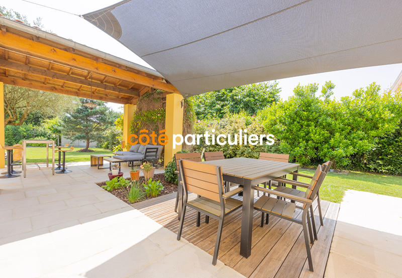 Maison - 220 m² - 8 pièces