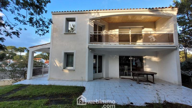 Maison - 222 m² - 8 pièces