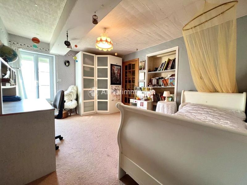 Maison - 220 m² - 8 pièces