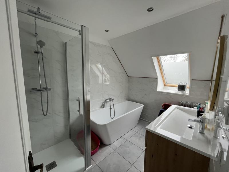 Maison - 90 m² - 5 pièces