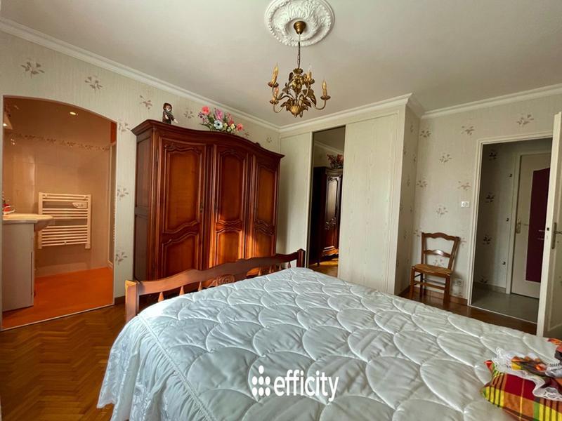 Maison - 252 m² - 8 pièces