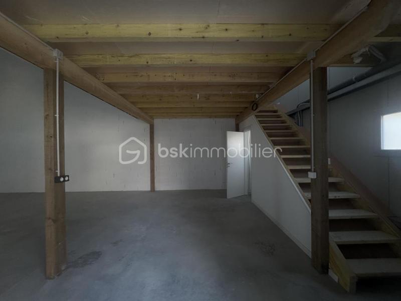 Local d'activité / Entrepôt - 148 m² - 2 pièces