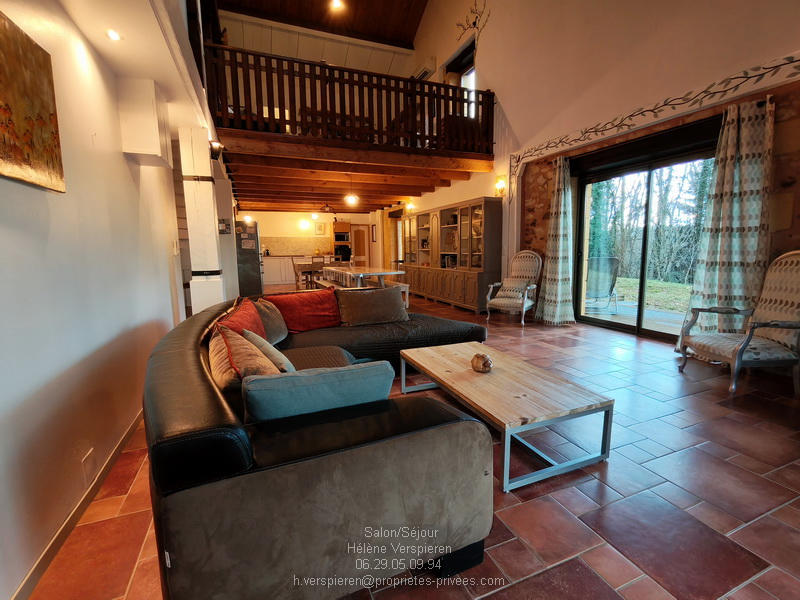 Maison - 215 m² - 7 pièces