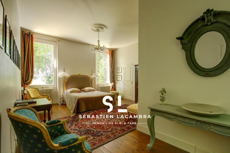 Propriété - 374 m² - 10 pièces