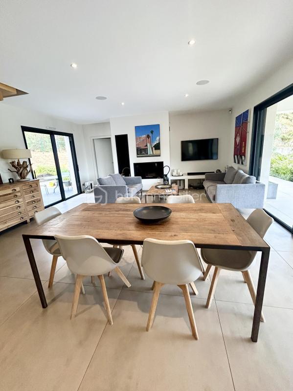 Villa - 200 m² - 6 pièces