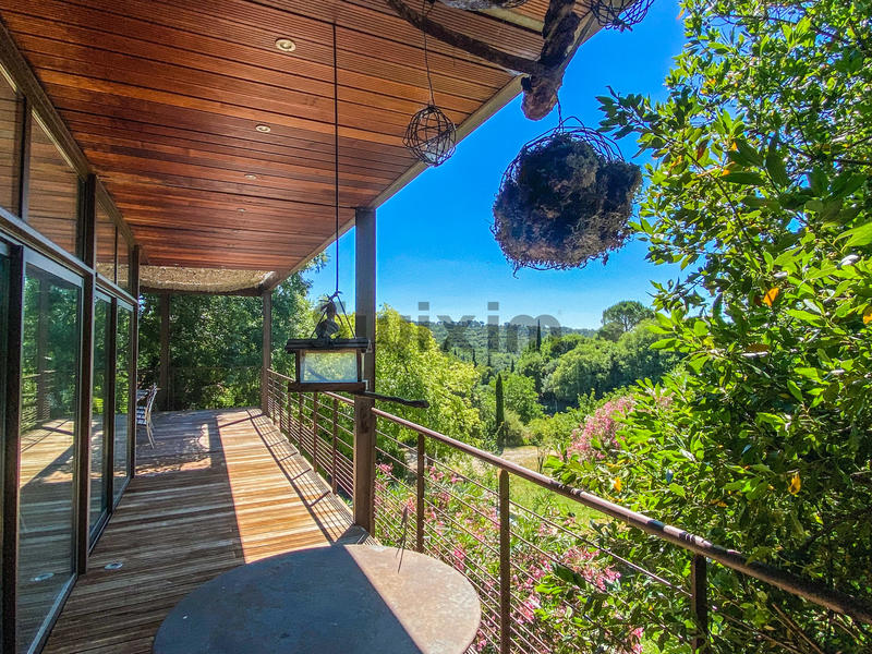 Propriété - 300 m² - 8 pièces