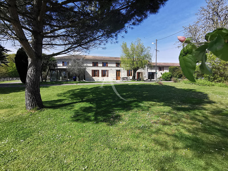 Maison - 373 m² - 11 pièces