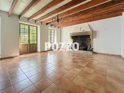 Maison - 202 m² - 8 pièces