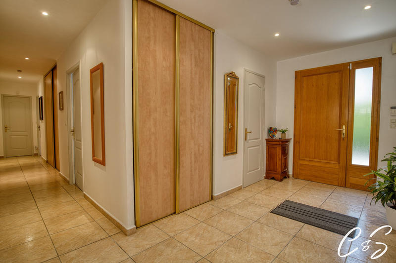 Maison - 215 m² - 6 pièces