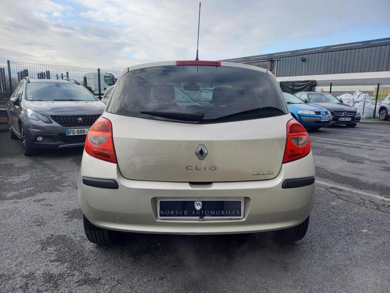 Renault Clio III 1.4i 98 Ch Luxe Privilège - Garantie 3 Mois