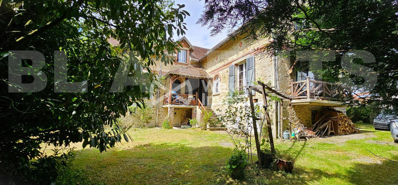 Maison - 220 m² - 11 pièces