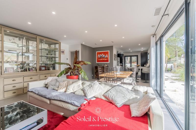 Maison - 232 m² - 7 pièces