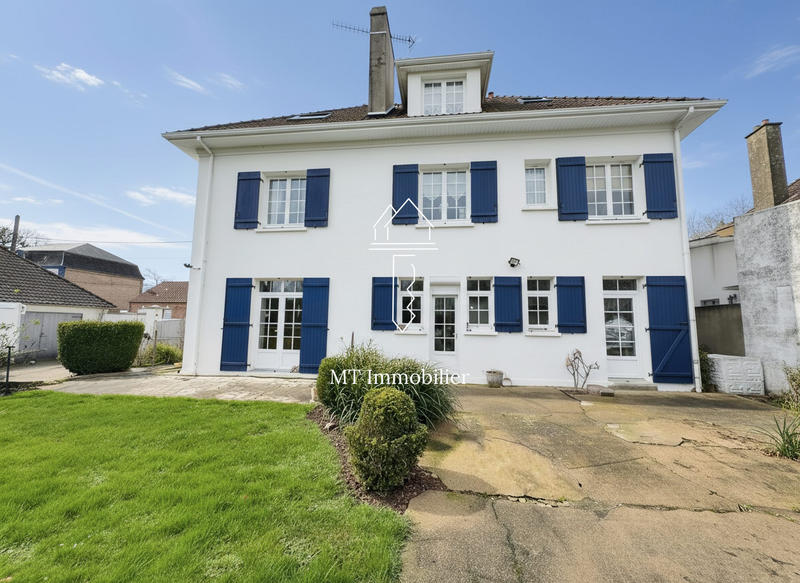 Maison - 181 m² - 8 pièces