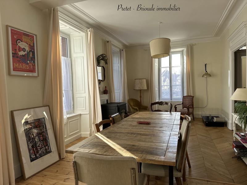 Maison - 206 m² - 14 pièces