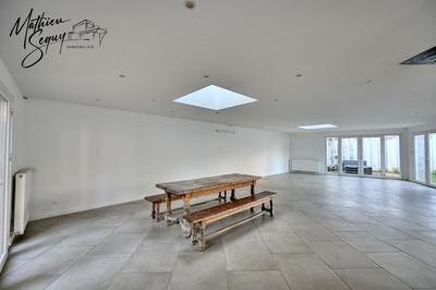 Maison - 274 m² - 9 pièces