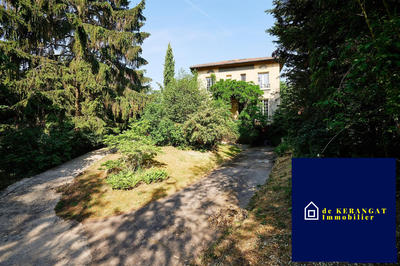 Maison - 252 m² - 11 pièces