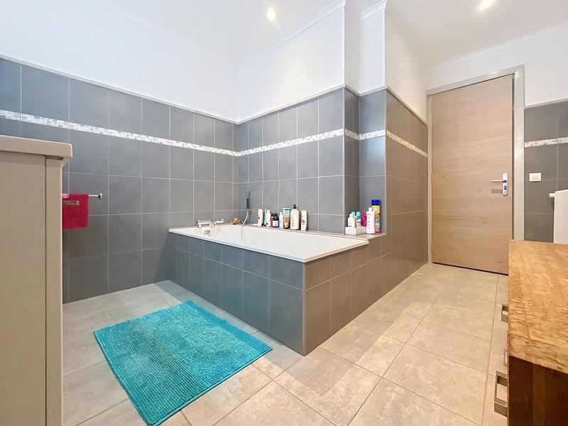 Appartement - 102 m² - 4 pièces