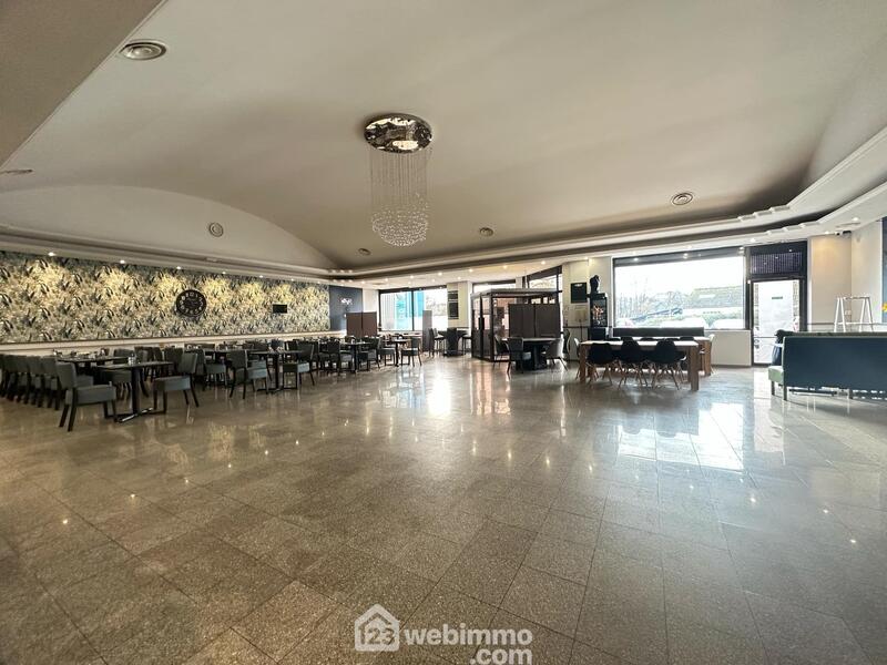 Local commercial - 372 m² - 8 pièces