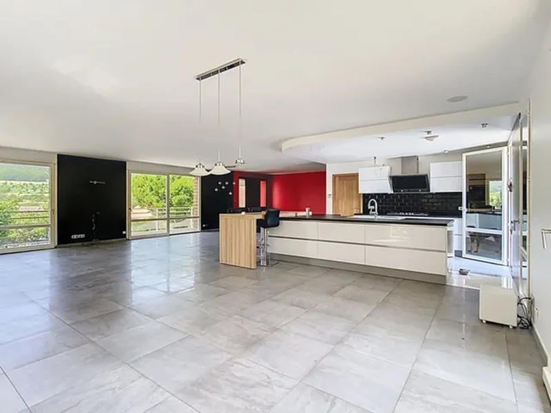 Maison - 285 m² - 7 pièces