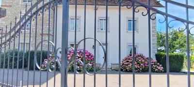 Maison - 240 m² - 10 pièces