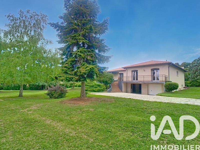 Maison - 238 m² - 8 pièces