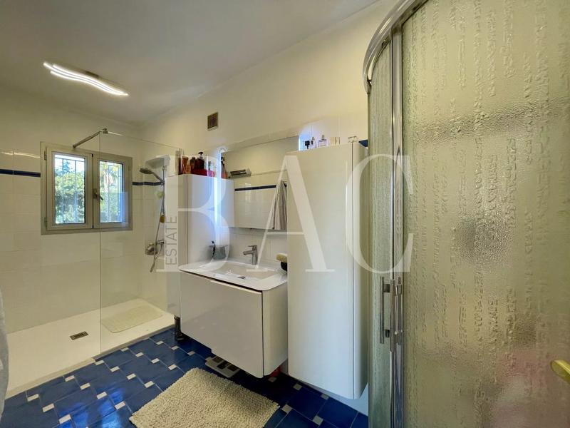 Villa - 250 m² - 8 pièces