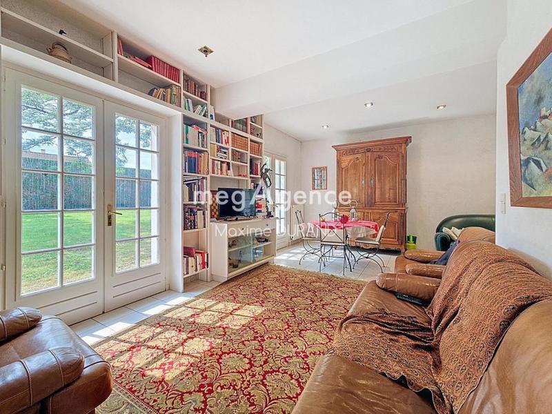 Maison - 275 m² - 11 pièces