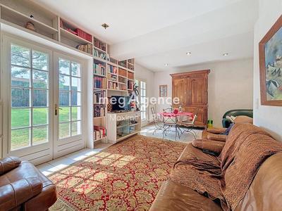 Maison - 275 m² - 11 pièces