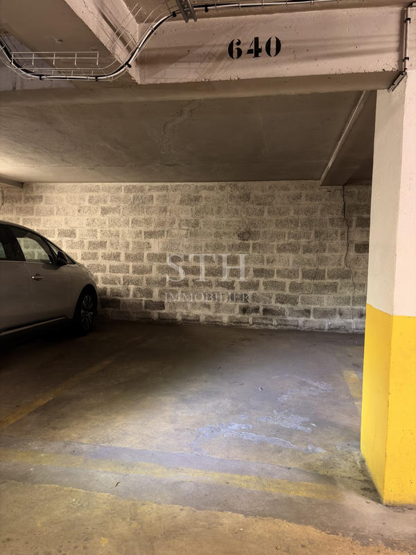 Parking / Garage - 12 m²