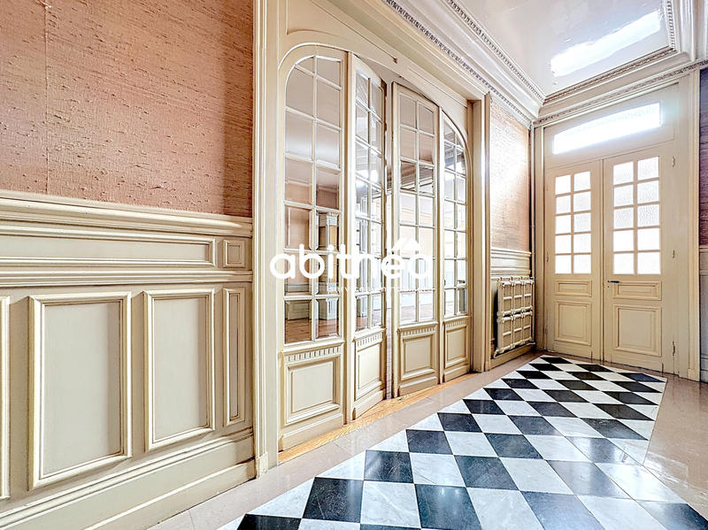 Maison - 328 m² - 10 pièces