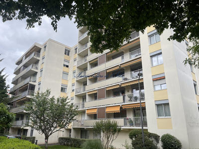 Appartement - 99 m² - 5 pièces