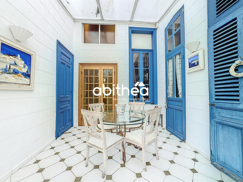 Maison - 257 m² - 9 pièces