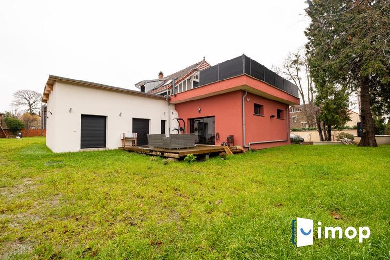 Pavillon - 180 m² - 10 pièces