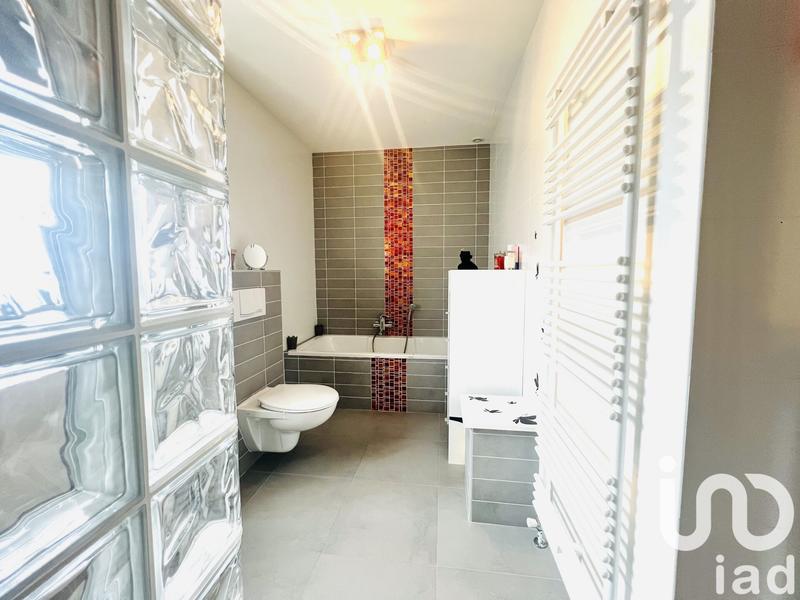 Maison - 180 m² - 8 pièces