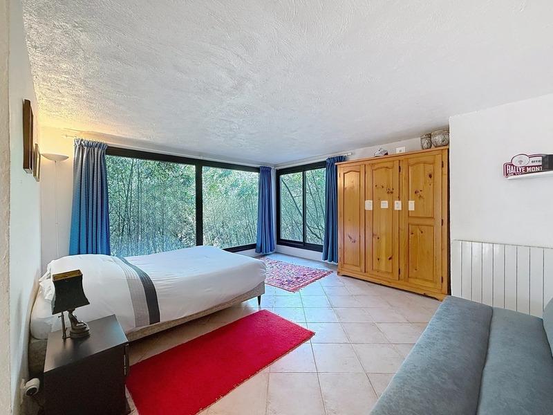 Propriété - 650 m² - 14 pièces