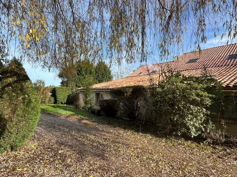 Maison ancienne - 432 m² - 15 pièces