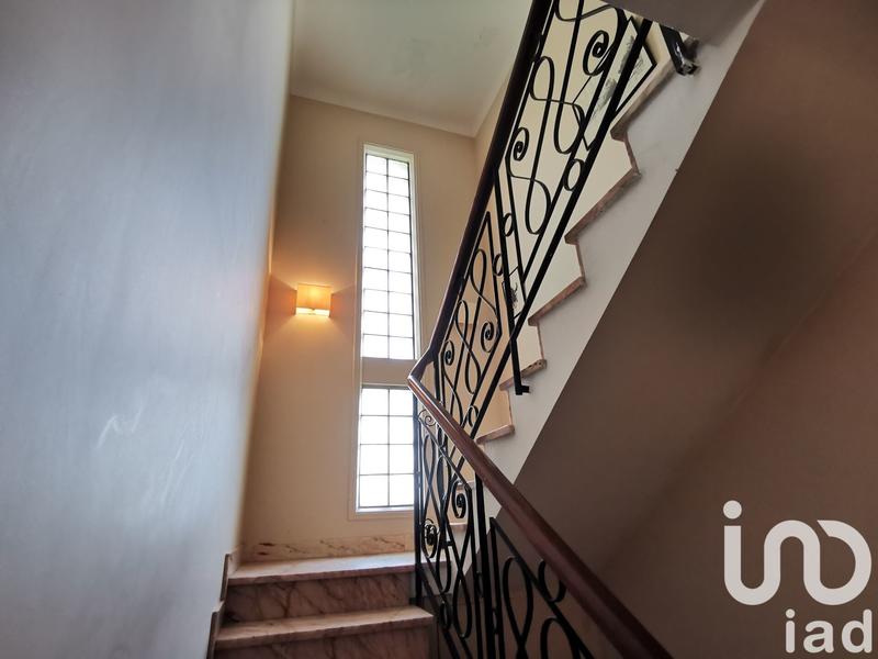 Maison - 221 m² - 7 pièces