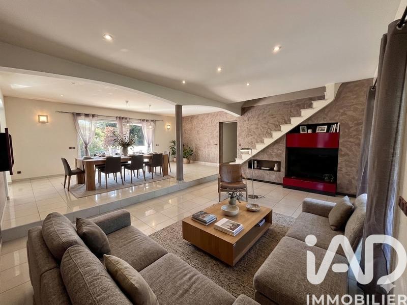 Maison - 196 m² - 7 pièces