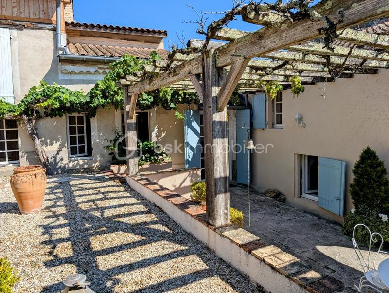 Maison - 296 m² - 9 pièces