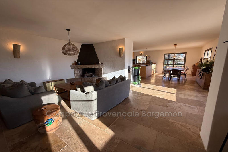 Maison - 200 m² - 2 pièces