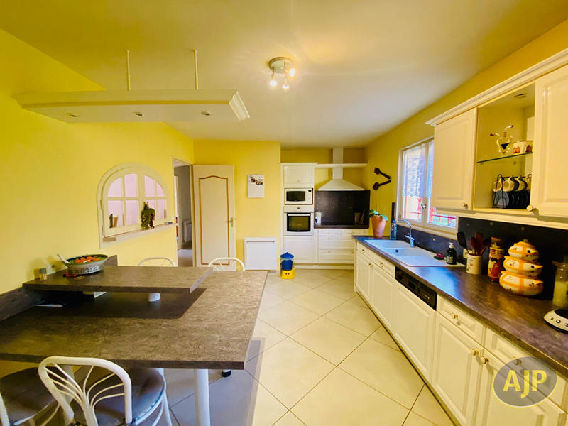 Maison - 209 m² - 8 pièces