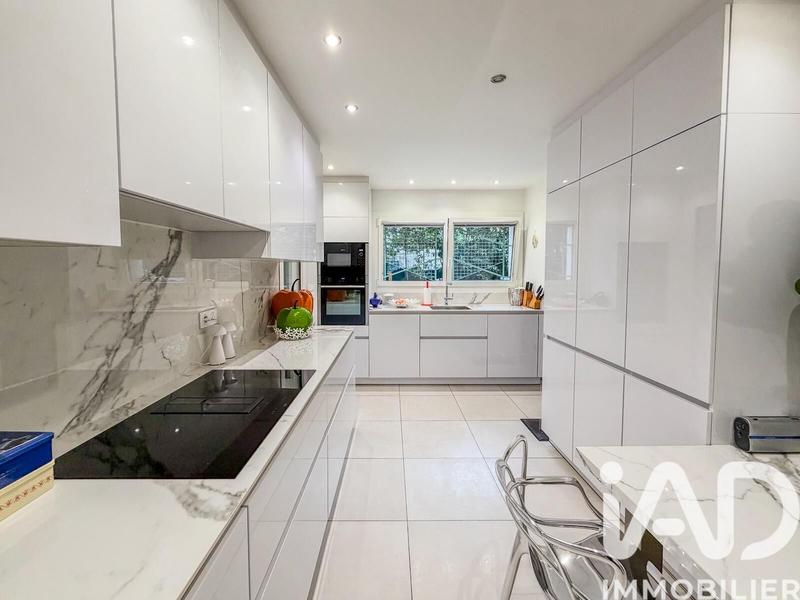 Maison - 235 m² - 6 pièces