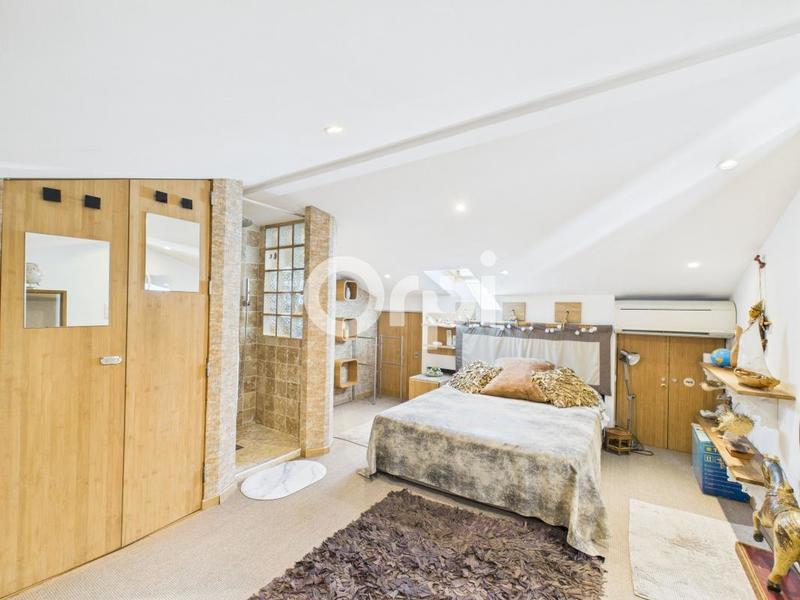 Maison - 260 m² - 6 pièces