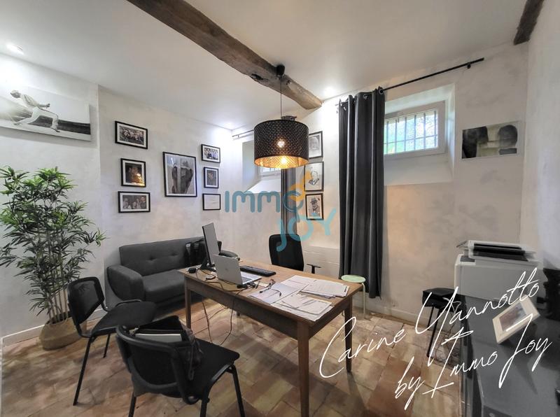 Maison - 240 m² - 8 pièces