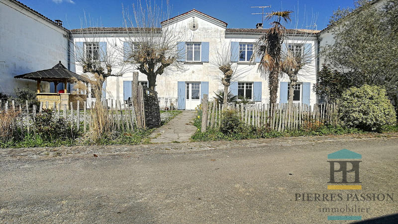 Maison ancienne - 232 m² - 9 pièces