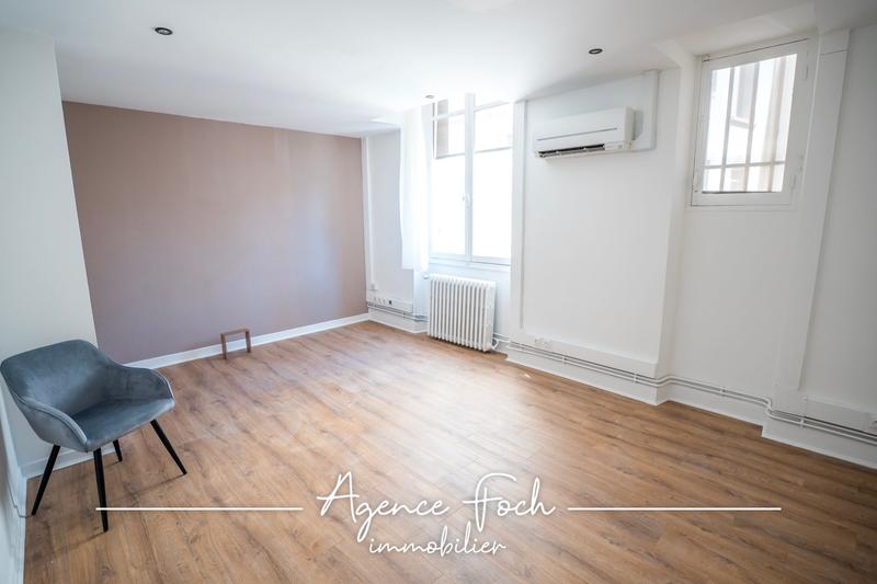 Appartement - 205 m² - 8 pièces