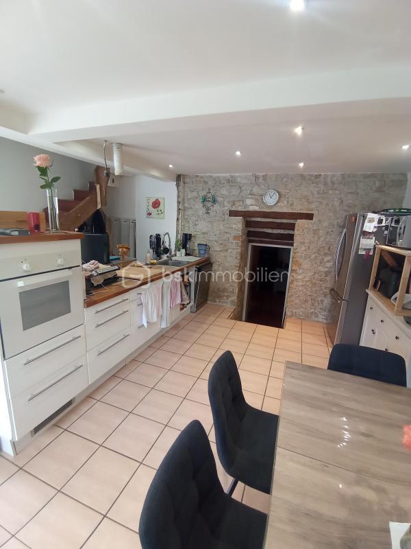 Maison - 230 m² - 6 pièces