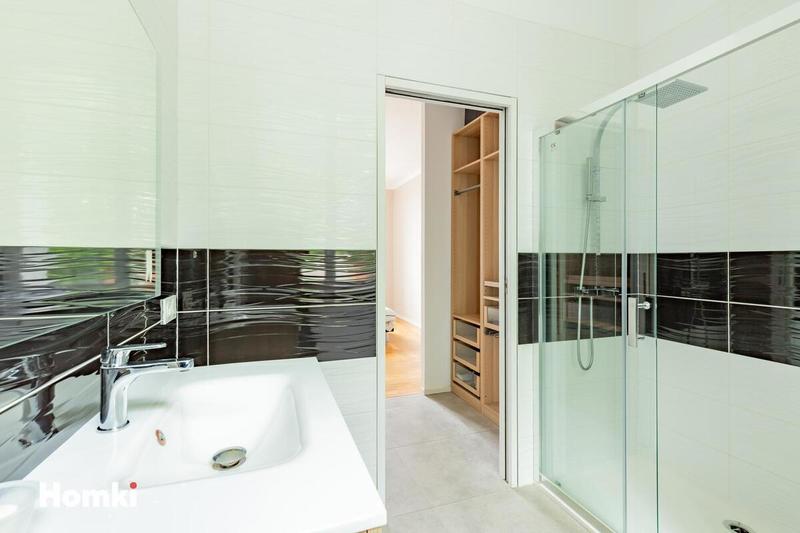 Studio - 150 m² - 5 pièces