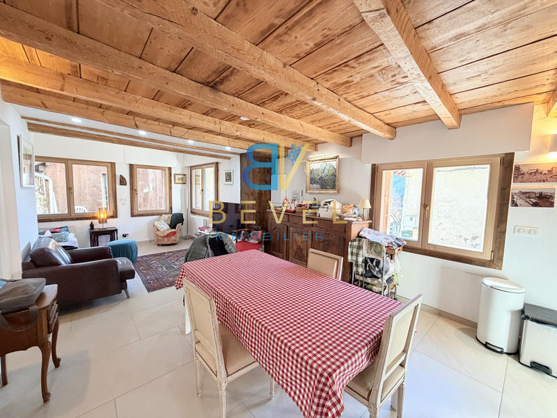 Maison - 324 m² - 5 pièces